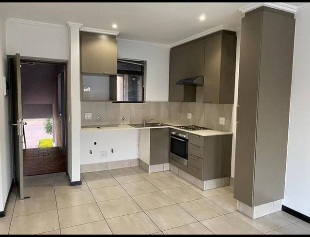 1 BEDROOM APARTMENT FOR SALE IN LONEHILL